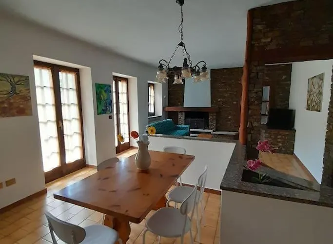 Vakantiehuis La Vecchia Fontana, Curcio Casa Con 2 Da Letto Colico